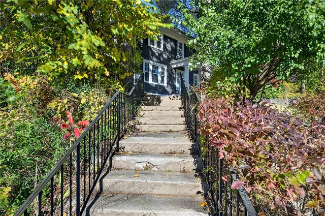 $289,900 | 201 Lincoln Park Drive, Syracuse, NY 13203