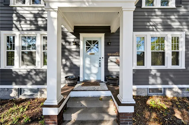 $289,900 | 201 Lincoln Park Drive, Syracuse, NY 13203