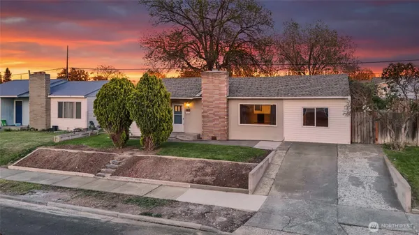 $270,000 | 807 South Hawthorne Drive, Moses Lake, WA 98837
