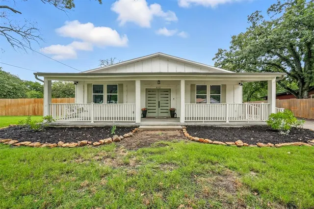 $350,000 | 312 Lone Tree Lane, Hickory Creek, TX 75065