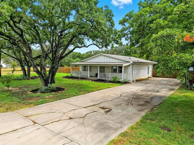 $350,000 | 312 Lone Tree Lane, Hickory Creek, TX 75065