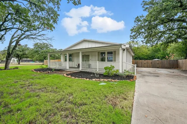 $350,000 | 312 Lone Tree Lane, Hickory Creek, TX 75065