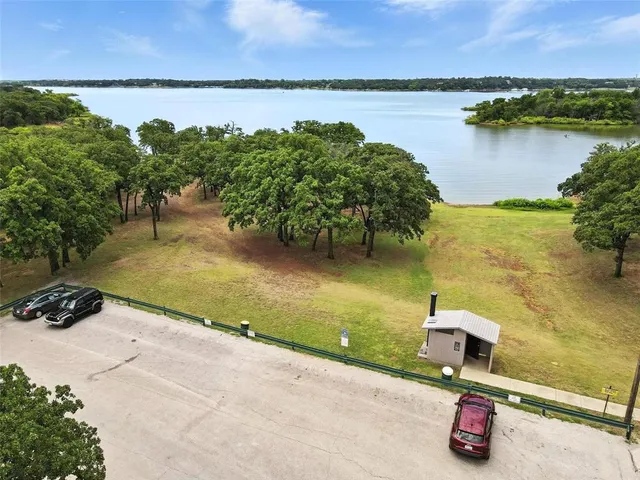 $350,000 | 312 Lone Tree Lane, Hickory Creek, TX 75065