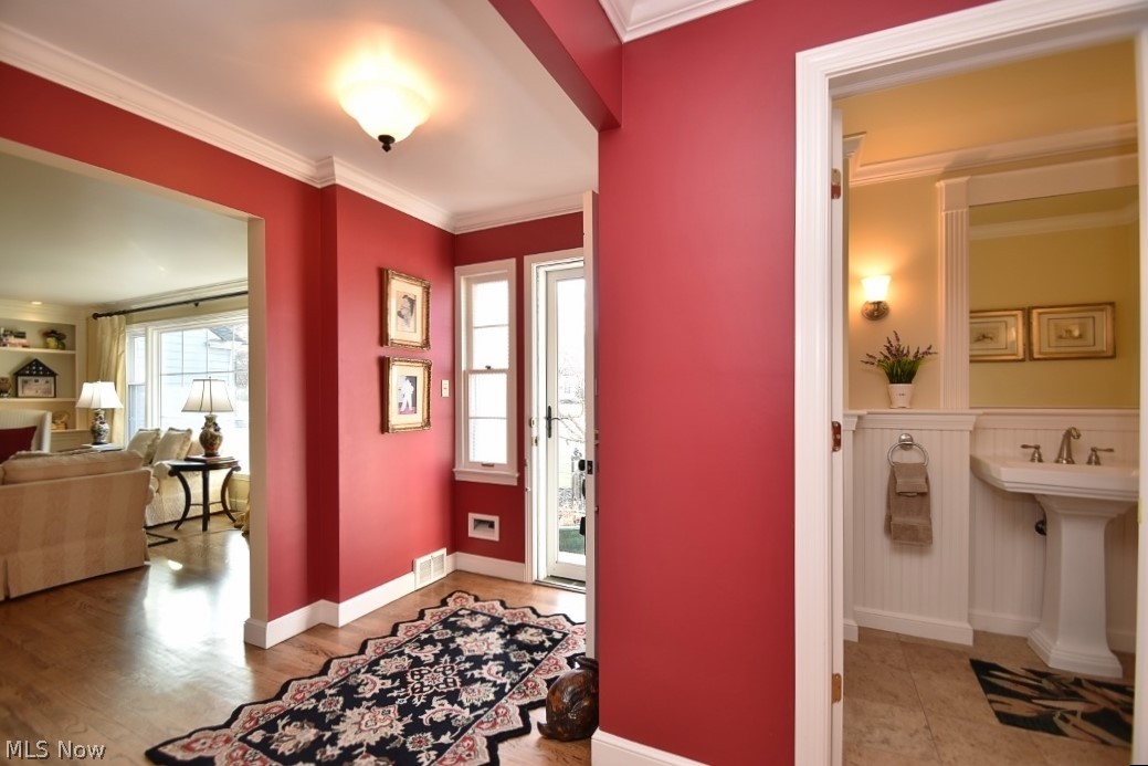23967 Wimbledon Road Shaker Heights, OH 44122 - Photo 3 of 35 Gallery Image 3