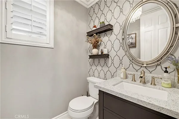 $910,000 | 19890 Holly Drive, Saugus, CA 91350