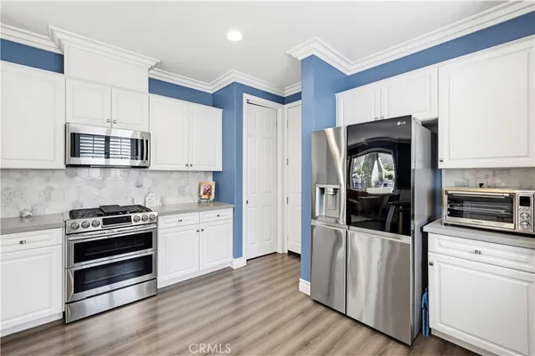 $910,000 | 19890 Holly Drive, Saugus, CA 91350