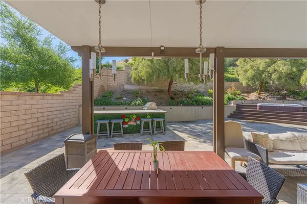 $910,000 | 19890 Holly Drive, Saugus, CA 91350