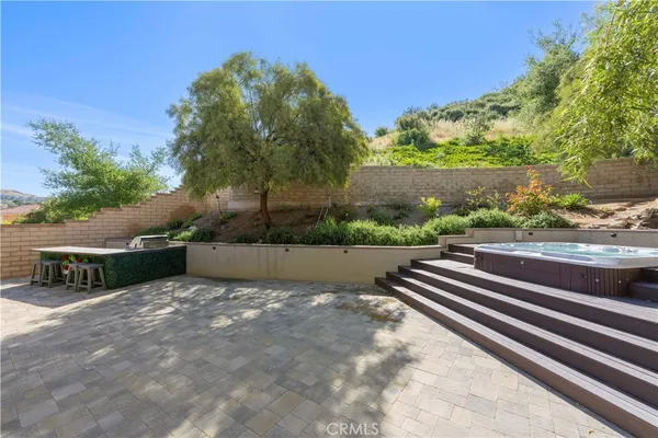 $910,000 | 19890 Holly Drive, Saugus, CA 91350
