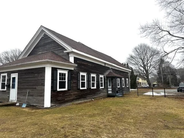 $2,600 | 470 East Falmouth Highway, Unit A, East Falmouth, MA 02536