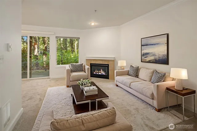 $350,000 | 25025 Southeast Klahanie Boulevard, Unit B101, Issaquah, WA 98029