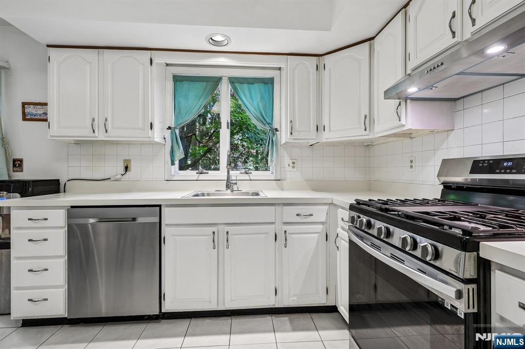 95 Turret Street Park Ridge, NJ 07656 - Photo 18 of 49