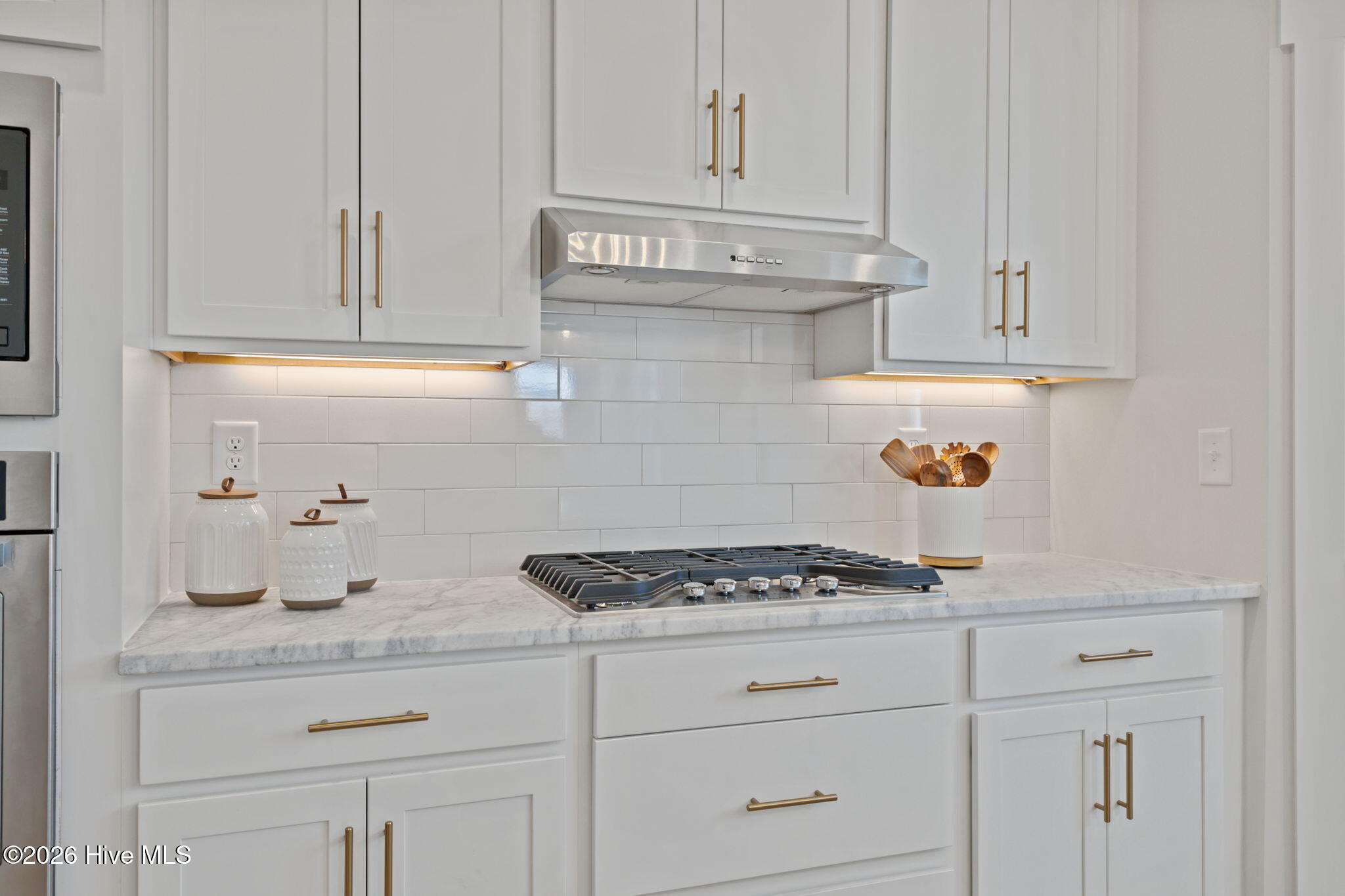 658 Fishermans Point Newport, NC 28570 - Photo 15 of 44 Gas Stove Top