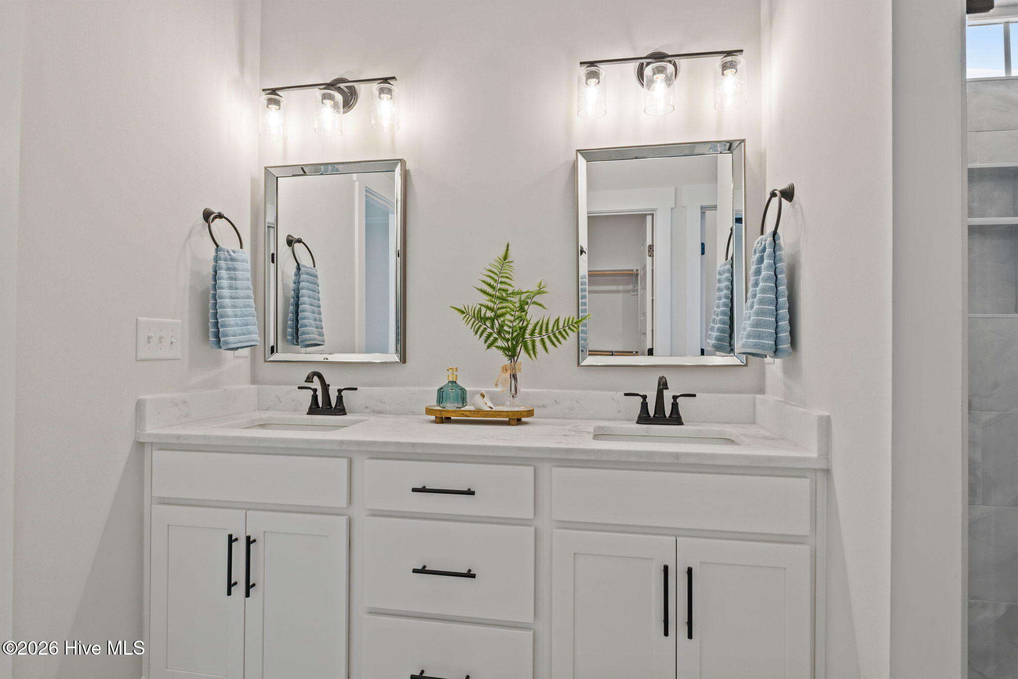 658 Fishermans Point Newport, NC 28570 - Photo 23 of 44 Primary Bath