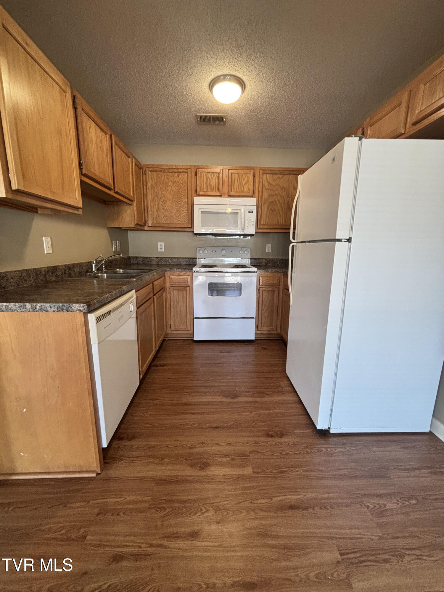 2822 Plymouth Road, Unit 2 Johnson City, TN 37601 - Photo 12 of 27 IMG_1860