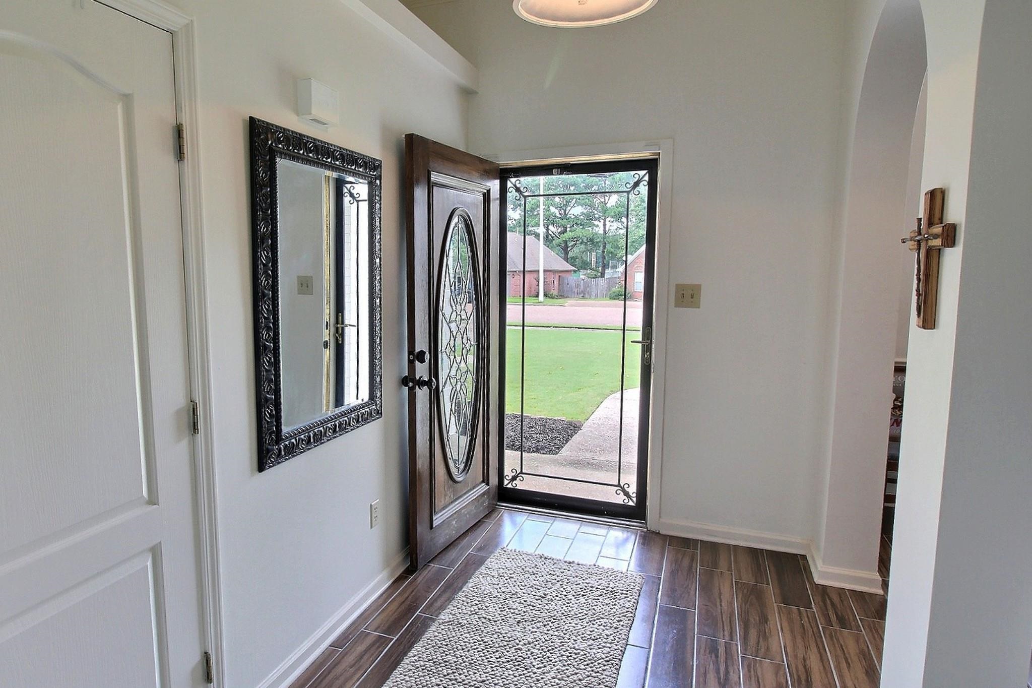 1577 Wolf Ridge Drive Collierville, TN 38017 - Photo 2 of 18 Gallery Image 2
