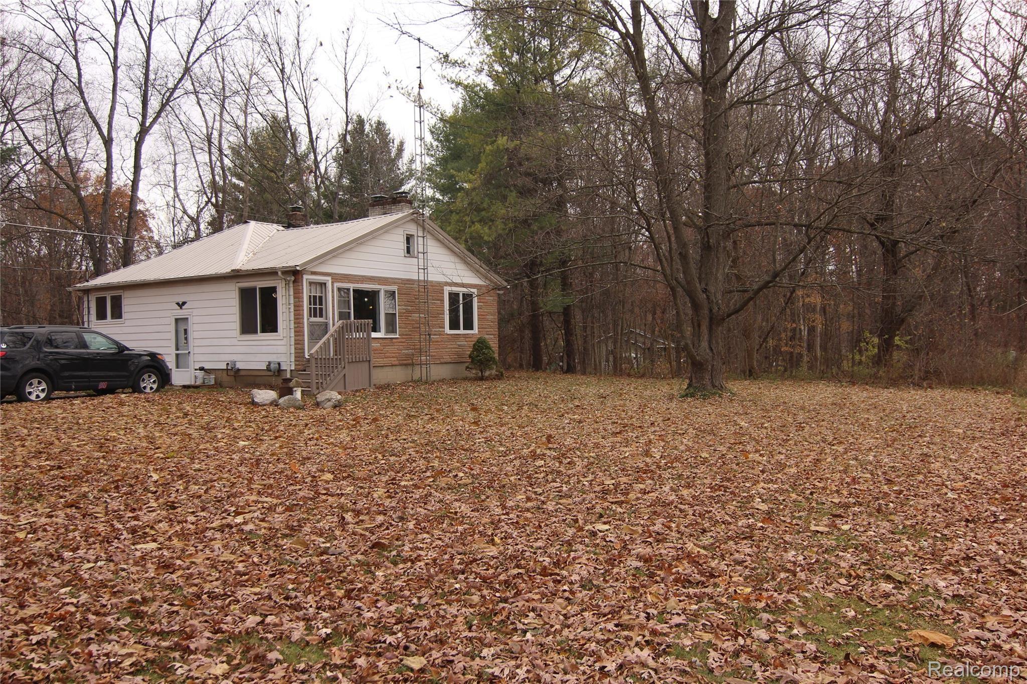 2823 Millville Road Lapeer, MI 48446 - Photo 2 of 33 IMG_2100.JPG