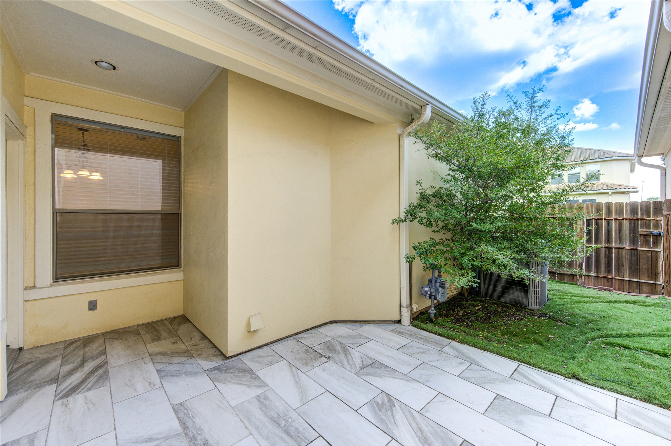 2011 Spring Cedar Lane Houston, TX 77077 - Photo 42 of 43 a view of a back yard of the house
