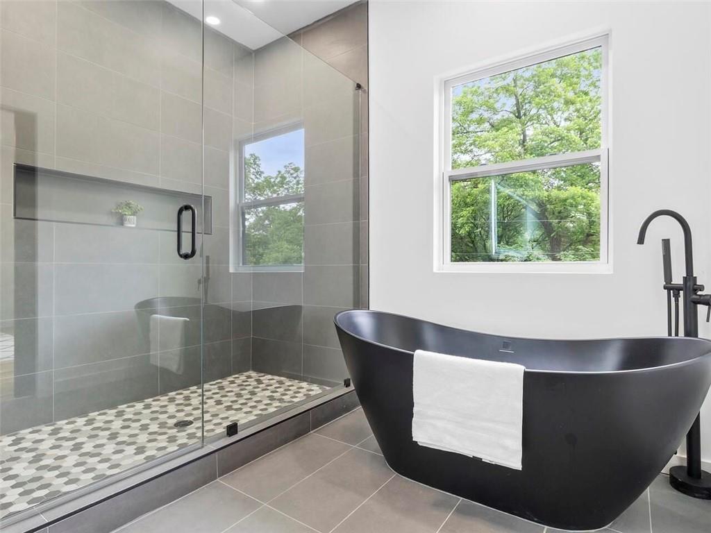 1065 Hubbard Street Southwest Atlanta, GA 30310 - Photo 12 of 20 a view of bathroom with bathtub and window