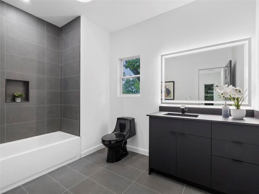 1065 Hubbard Street Southwest Atlanta, GA 30310 - Photo 17 of 20 a bathroom with a bathtub sink and mirror