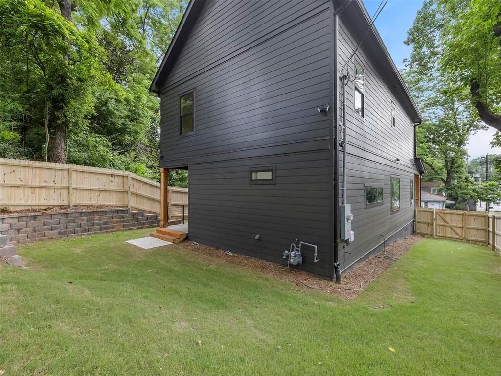 1065 Hubbard Street Southwest Atlanta, GA 30310 - Photo 20 of 20 a view of a back yard of the house
