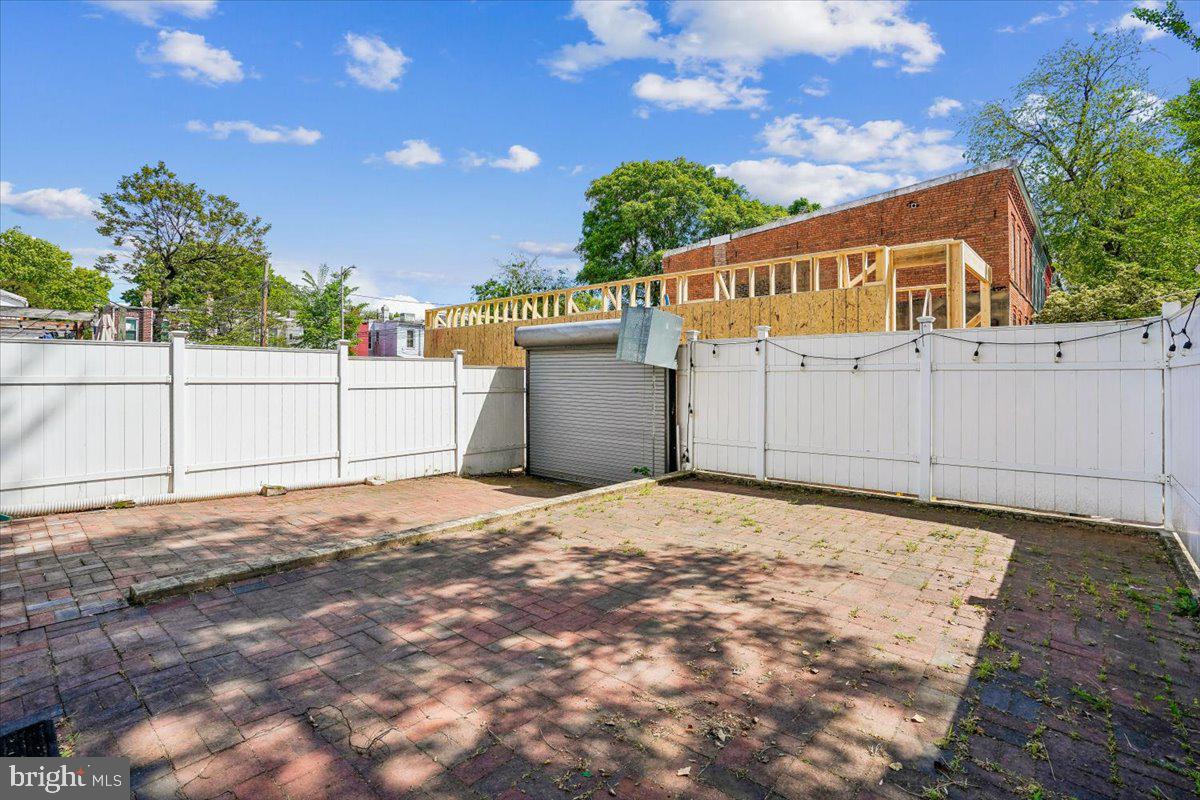 1339 C Street Northeast Washington, DC 20002 - Photo 21 of 24 a backyard of a house