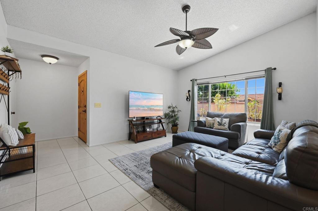 216 Ocotillo Place Oceanside, CA 92057 - Photo 5 of 28