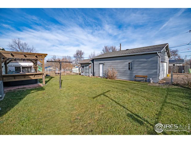 a view of a house with a backyard