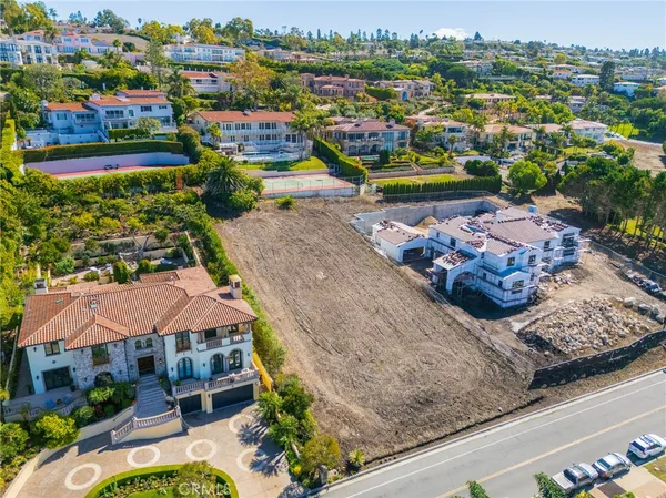 an aerial view of a house with yard swimming pool and outdoor seating