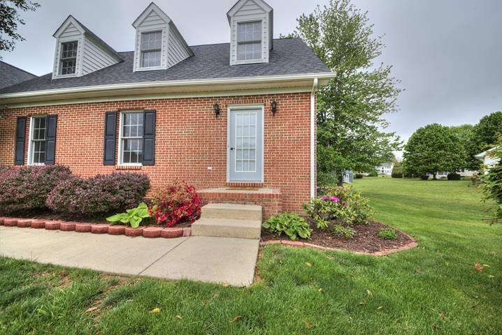152 Nottingham Lane Waynesboro, VA 22980 - Photo 3 of 38