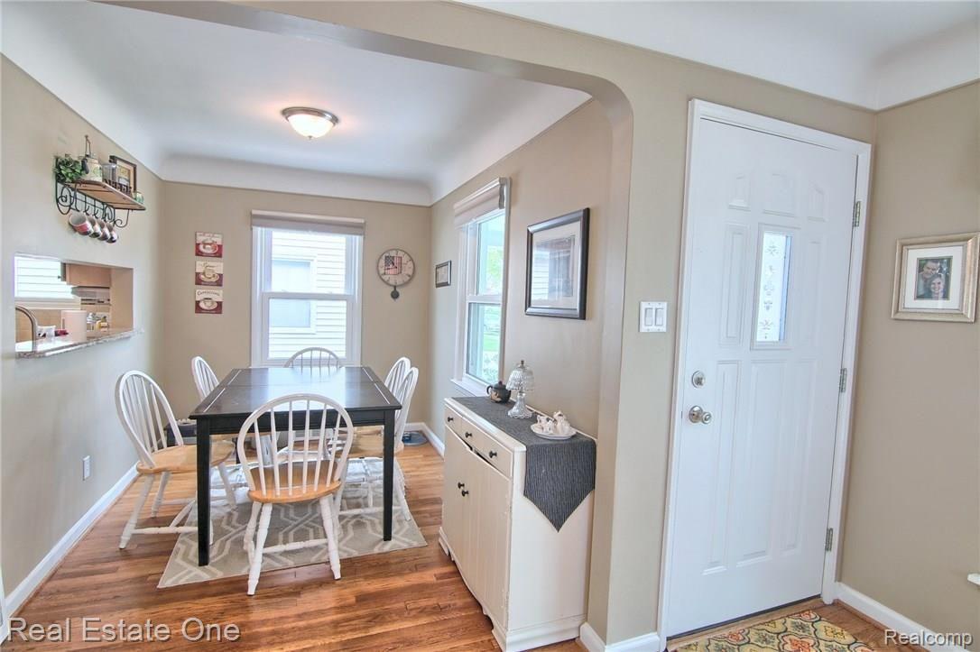1391 Oxford Road Berkley, MI 48072 - Photo 4 of 31 Foyer.jpg