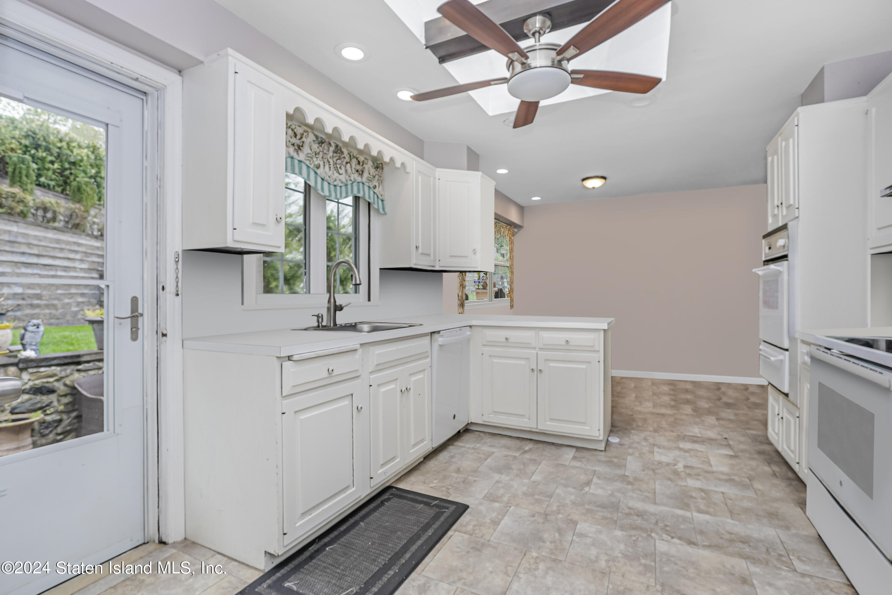 37 Douglas Road Staten Island, NY 10304 - Photo 20 of 34 Photo Apr 20 2024, 10 13 01 PM