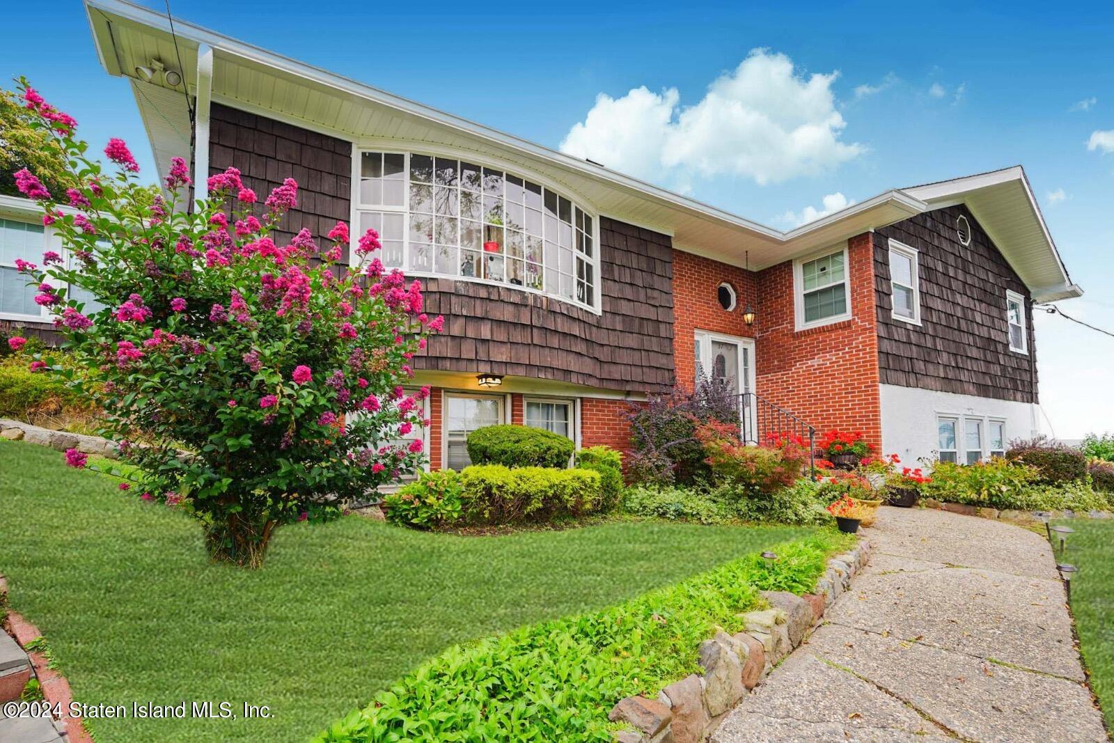 37 Douglas Road Staten Island, NY 10304 - Photo 2 of 34 Photo Sep 29 2024, 5 46 45 AM