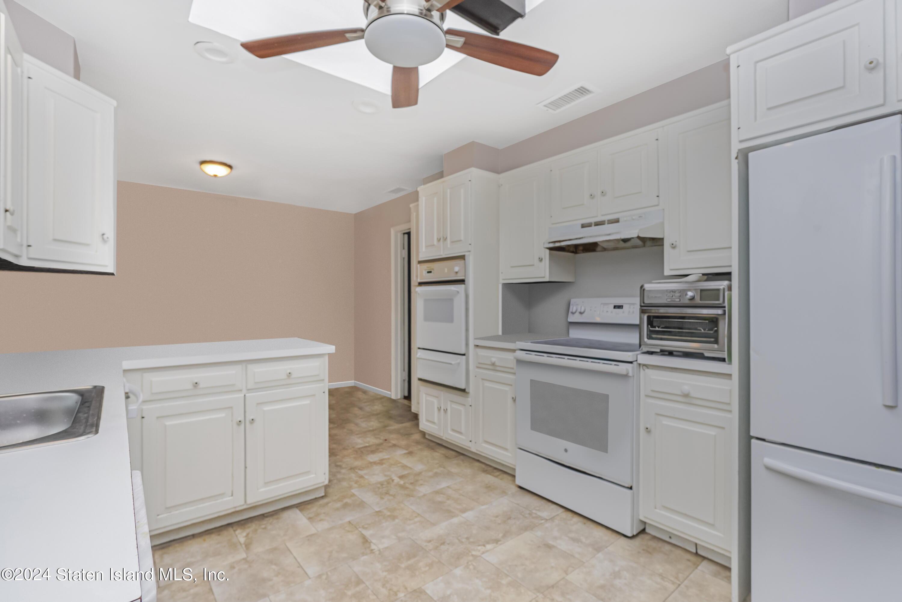 37 Douglas Road Staten Island, NY 10304 - Photo 21 of 34 Photo Apr 20 2024, 10 13 07 PM