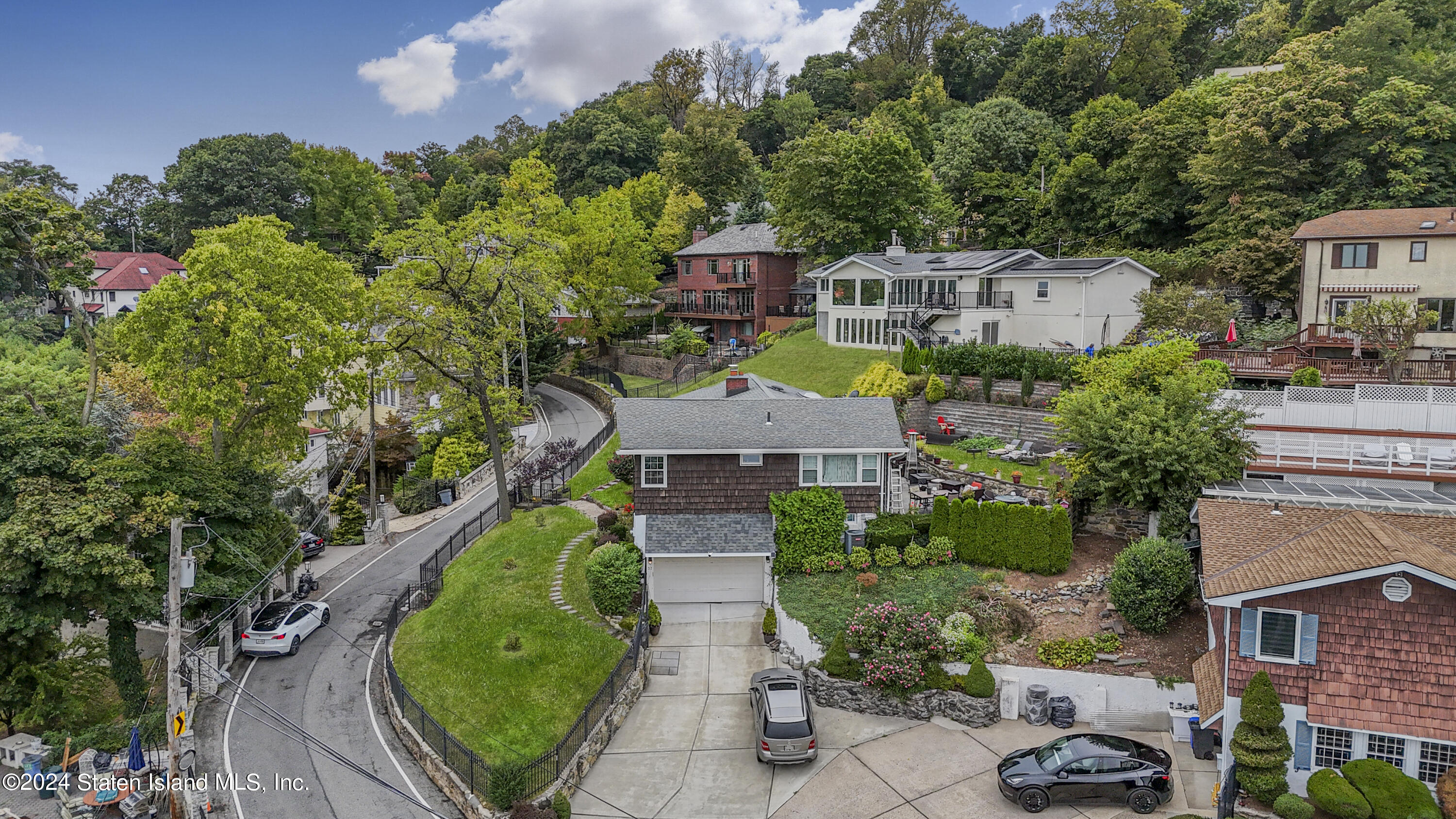37 Douglas Road Staten Island, NY 10304 - Photo 27 of 34 Photo Oct 16 2023, 4 23 05 AM