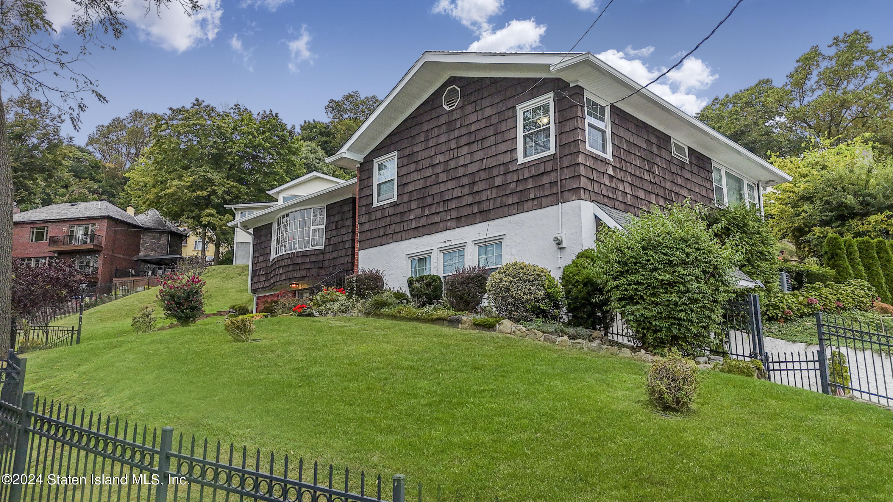 37 Douglas Road Staten Island, NY 10304 - Photo 28 of 34 Photo Oct 16 2023, 4 23 21 AM