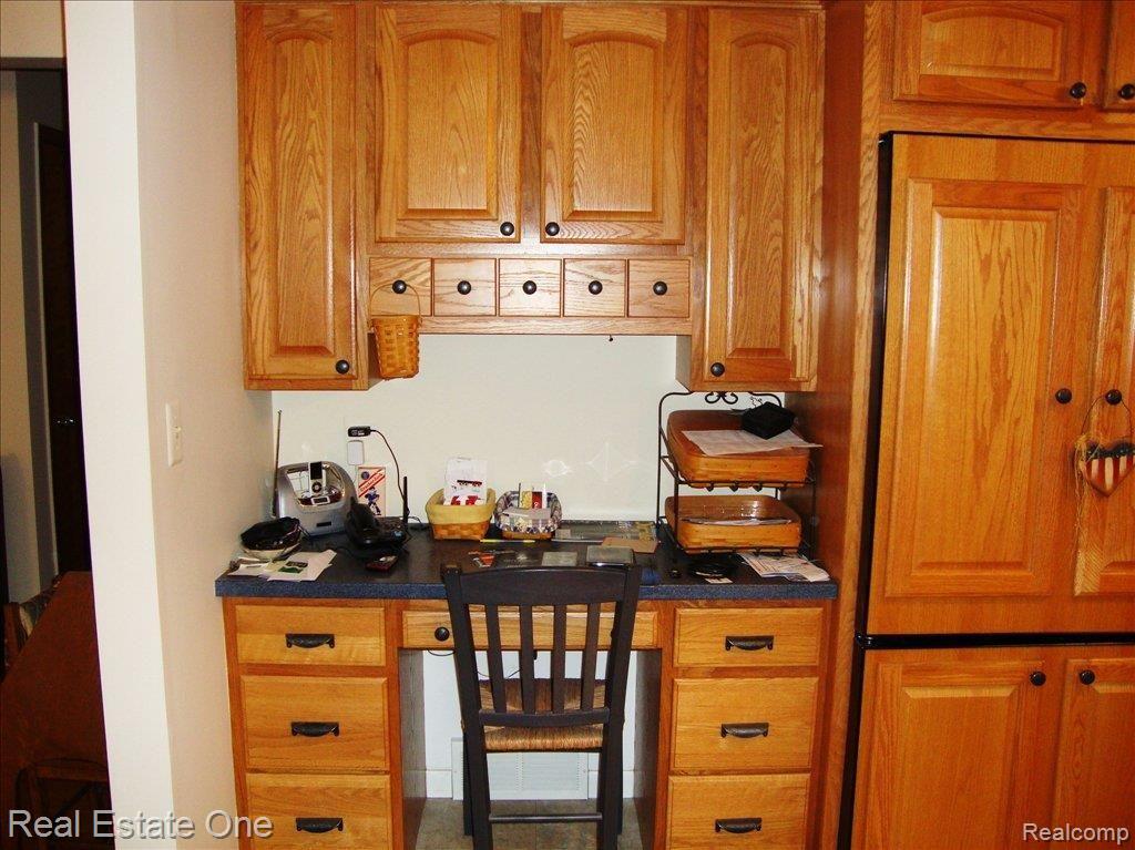 9771 Allen Road Allen Park, MI 48101 - Photo 13 of 22 DESK AREA