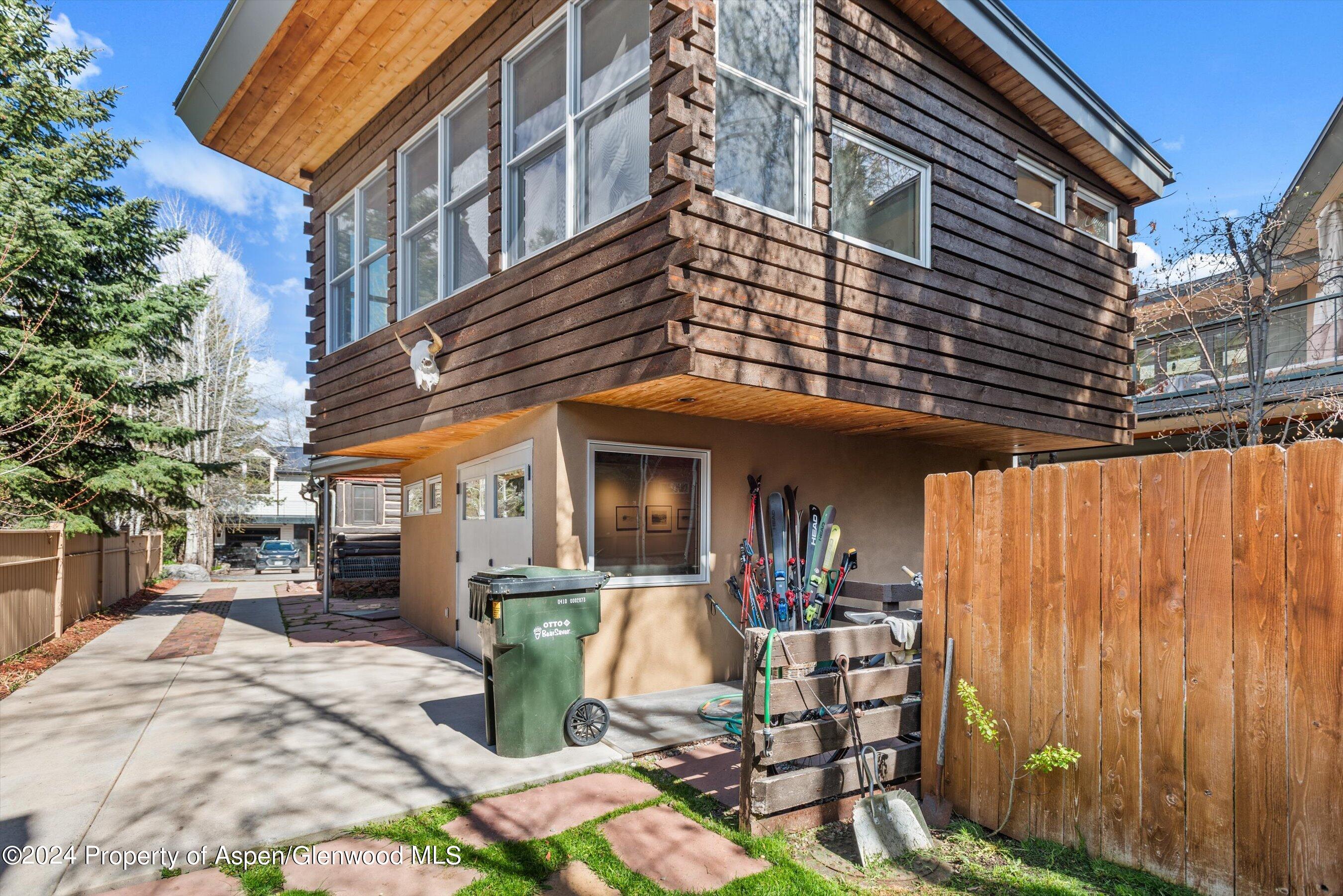 308 Park Avenue Aspen, CO 81611 - Photo 24 of 26 a view of a building with patio