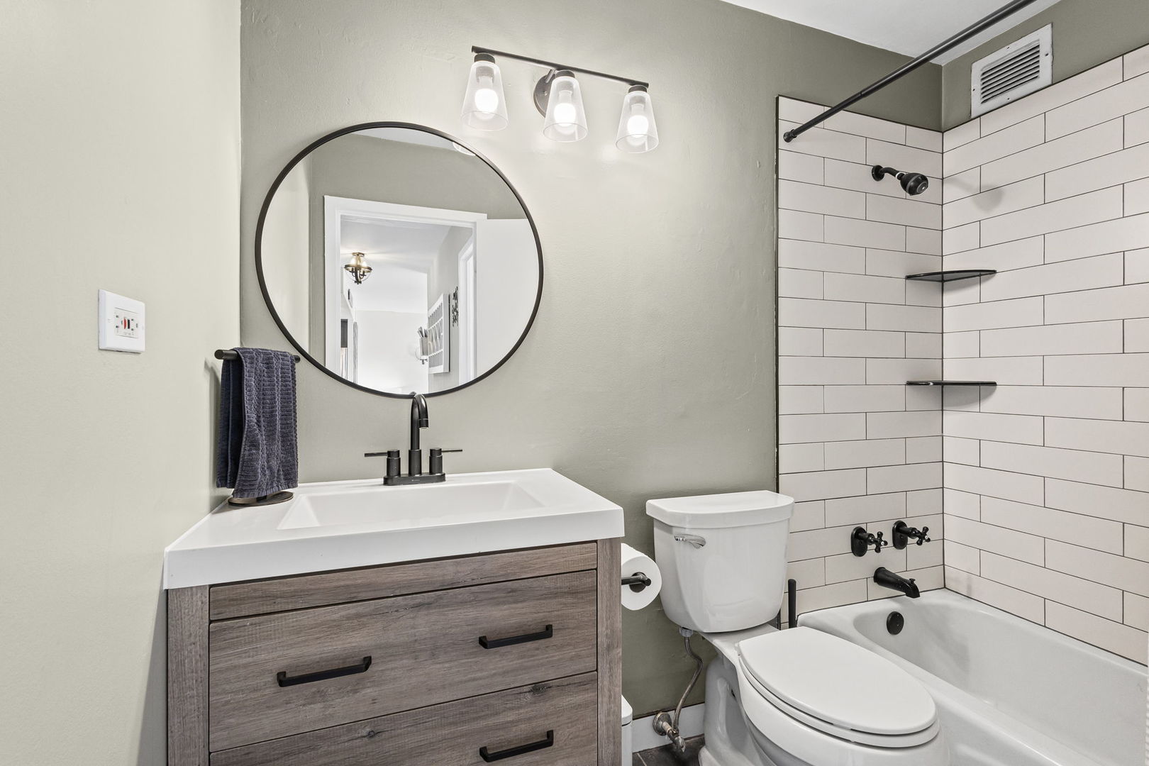 3930 North Pine Grove Avenue, Unit 304 Chicago, IL 60613 - Photo 15 of 25