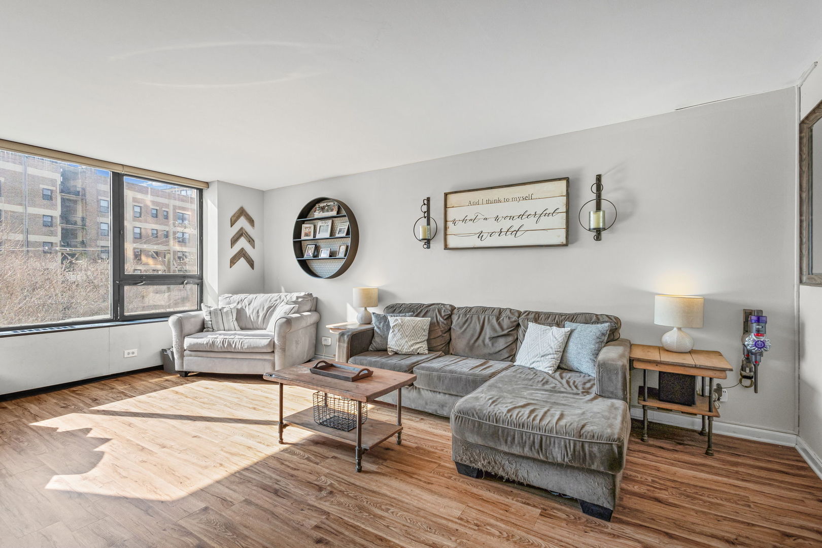 3930 North Pine Grove Avenue, Unit 304 Chicago, IL 60613 - Photo 7 of 25