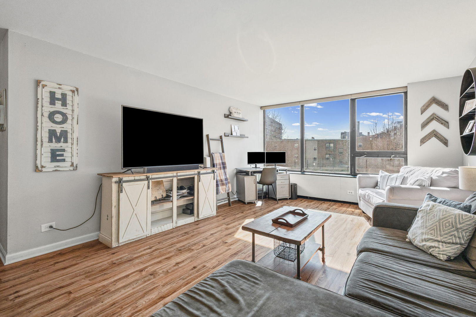 3930 North Pine Grove Avenue, Unit 304 Chicago, IL 60613 - Photo 9 of 25