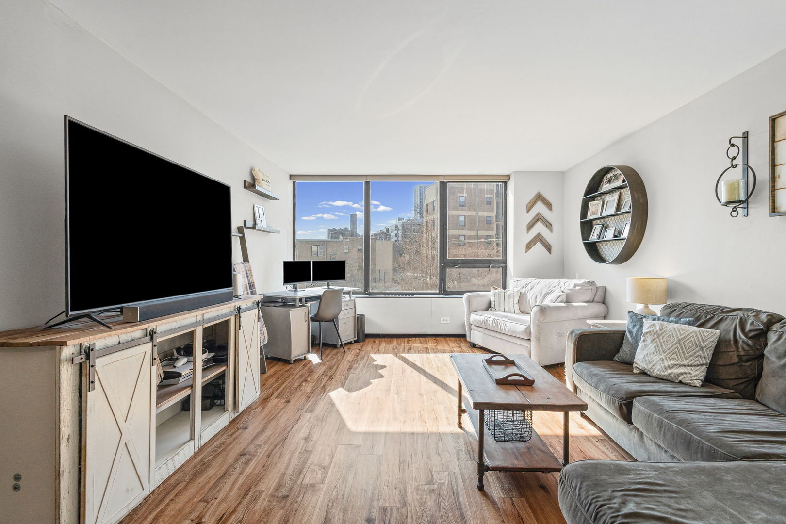 3930 North Pine Grove Avenue, Unit 304 Chicago, IL 60613 - Photo 10 of 25