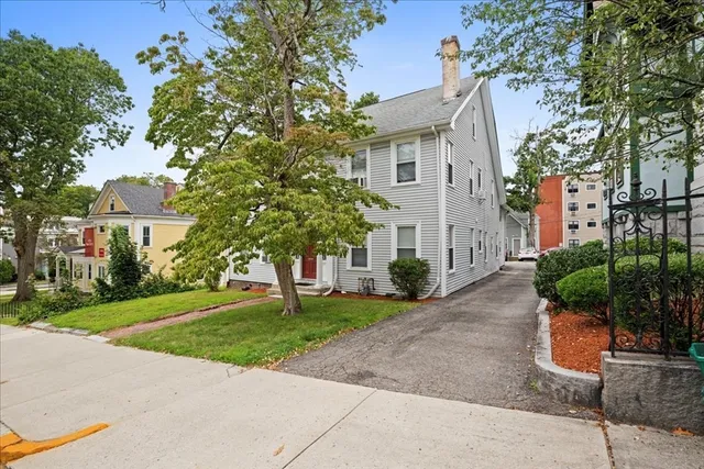 $2,500 | 36 Cedar Street, Unit 2A, Worcester, MA 01609