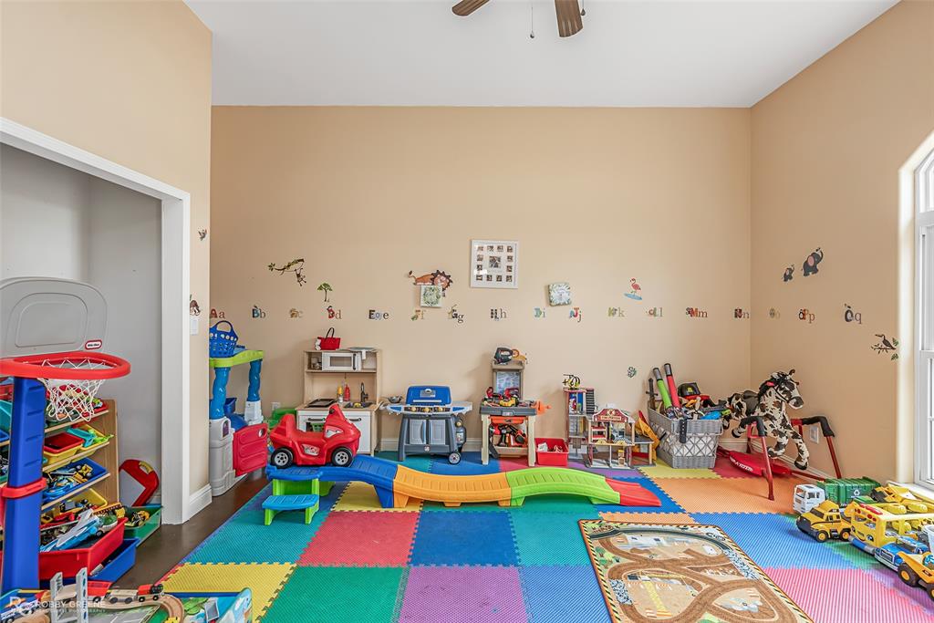 495 John Gloster, LA 71030 - Photo 14 of 40 a play room with toys and a couch