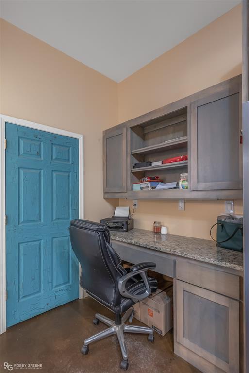 495 John Gloster, LA 71030 - Photo 30 of 40 a room with granite countertop furniture and wooden floor