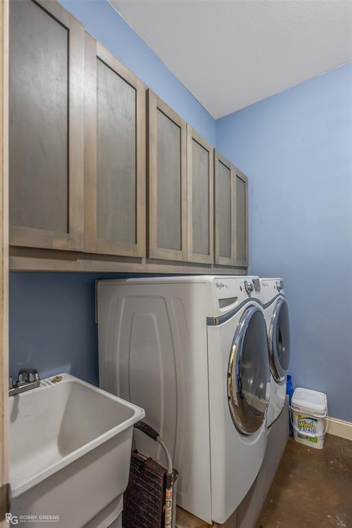 495 John Gloster, LA 71030 - Photo 36 of 40 a utility room with sink dryer and washer