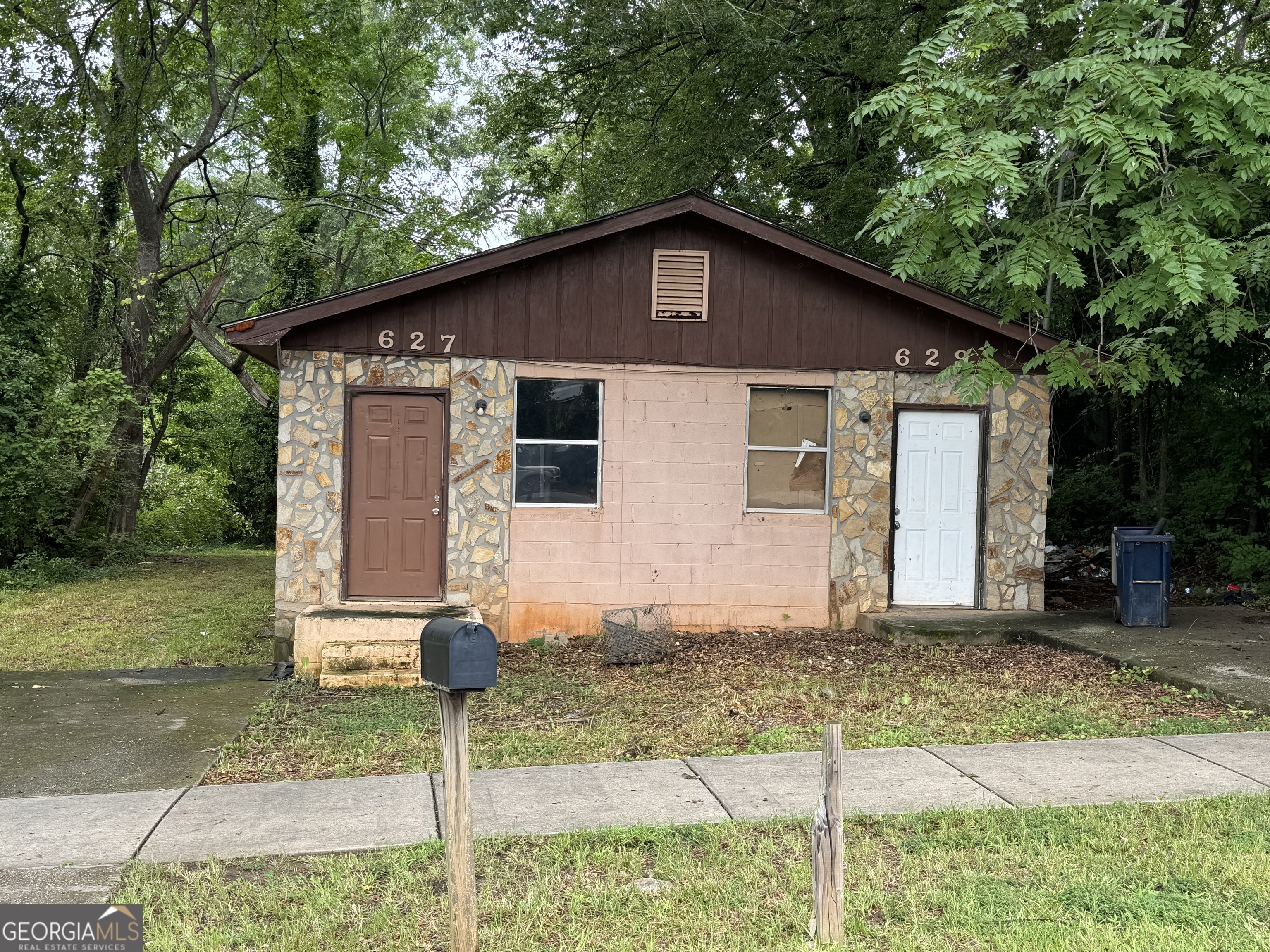 32 Unit Mutlipl Multiple Griffin, GA 30223 - Photo 14 of 24 a front view of a house with garden