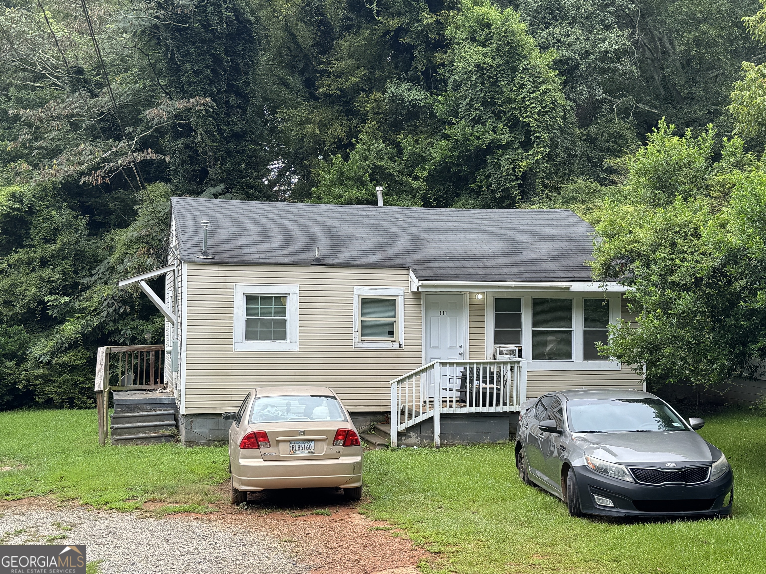32 Unit Mutlipl Multiple Griffin, GA 30223 - Photo 17 of 24 a car parked in front of a house