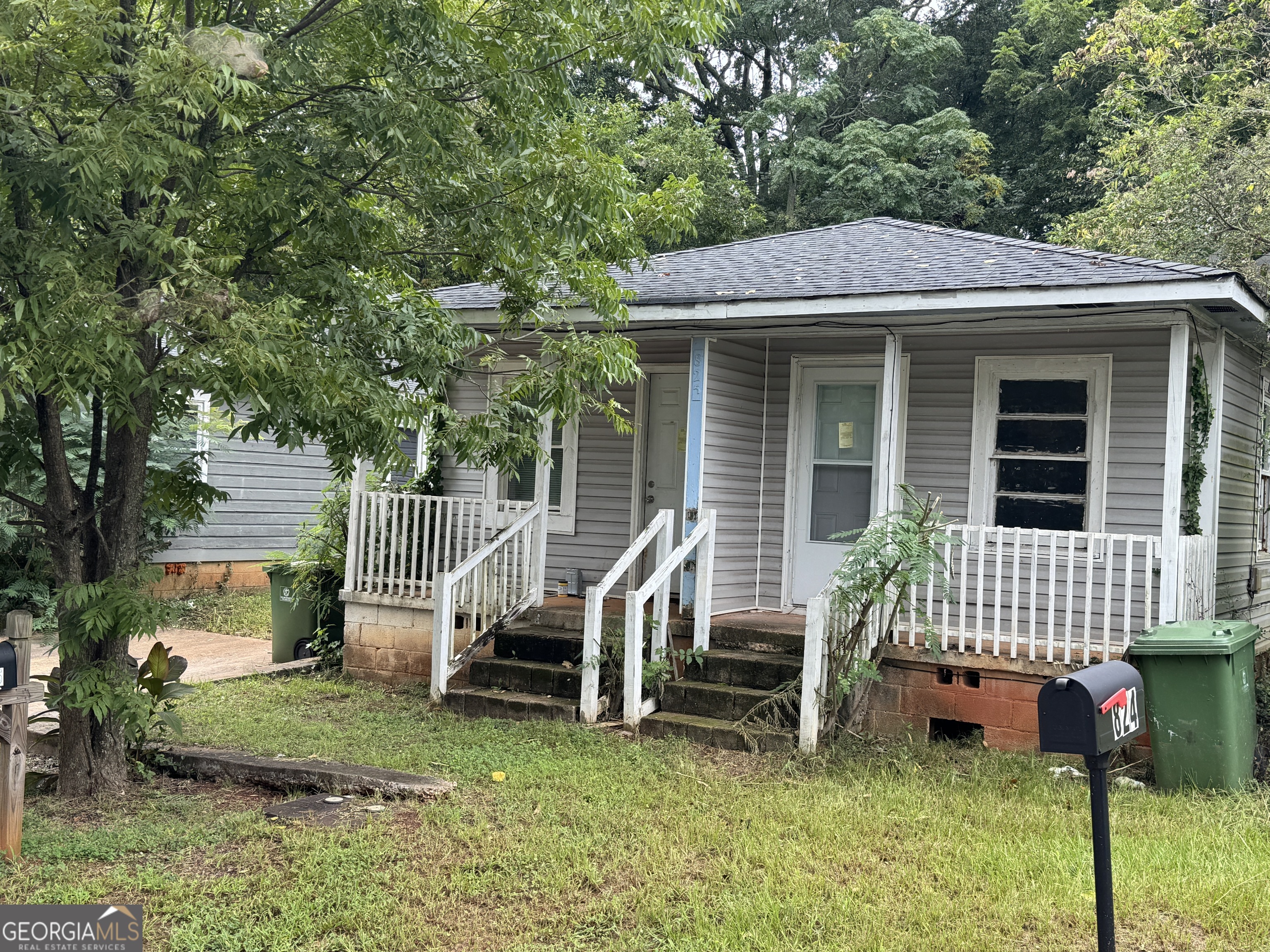 32 Unit Mutlipl Multiple Griffin, GA 30223 - Photo 18 of 24 a view of a chair and table in backyard of the house