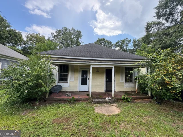 front view of house with a yard