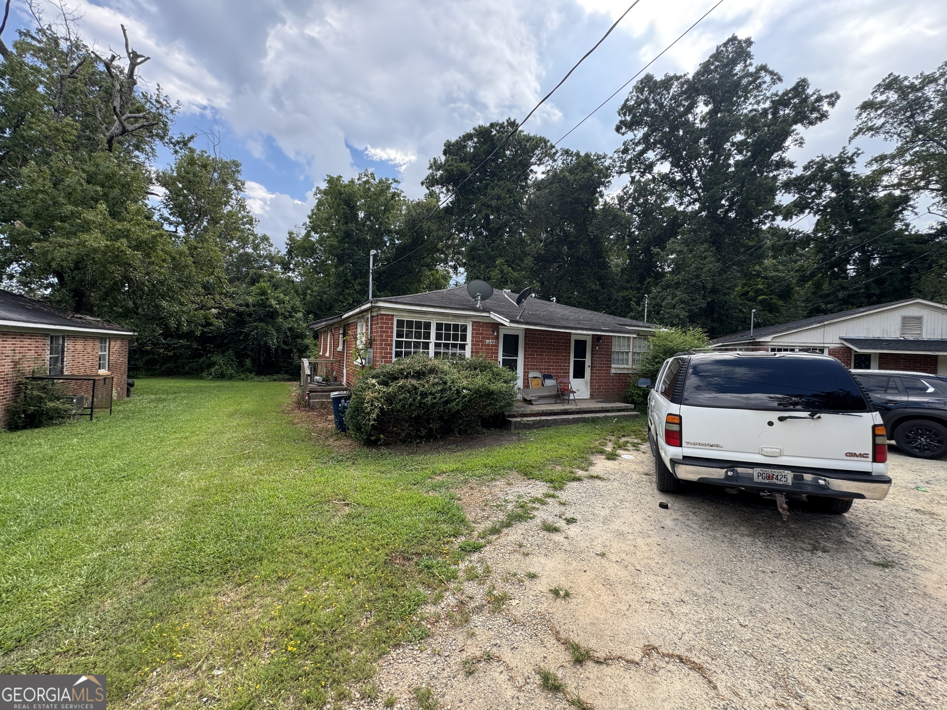 32 Unit Mutlipl Multiple Griffin, GA 30223 - Photo 23 of 24 a car parked in front of a house with a garden
